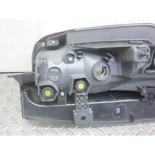 80系 ヴォクシー テール ランプ レンズ ライト 右 KOITO 28-232 トヨタ ヴォクシー DBA-ZPR80W 右 テールライト KOITO 28-232 2F : MC