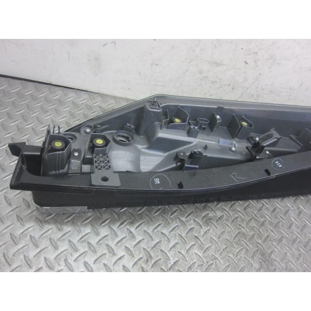 トヨタ ヴォクシー DBA-ZPR80W 右 テールライト KOITO 28-232 2F : MC