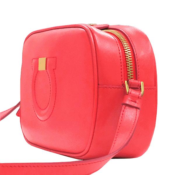FERRAGAMO（フェラガモ） 送料無料 本物 極美品 ショルダーバッグ 