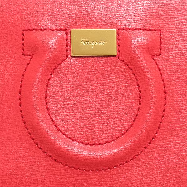 FERRAGAMO（フェラガモ） 送料無料 本物 極美品 ショルダーバッグ