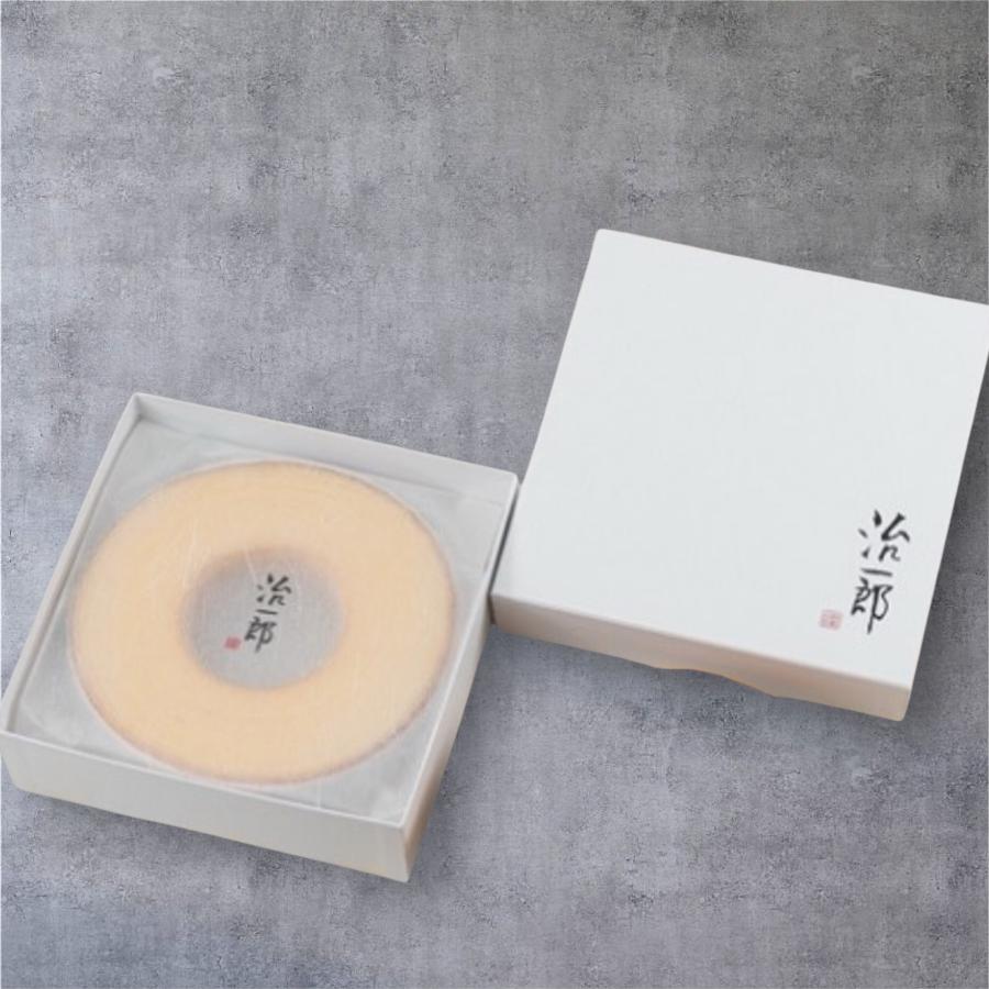 治一郎 バウムクーヘン （高さ約4cm / 直径約14.5cm） 治一郎