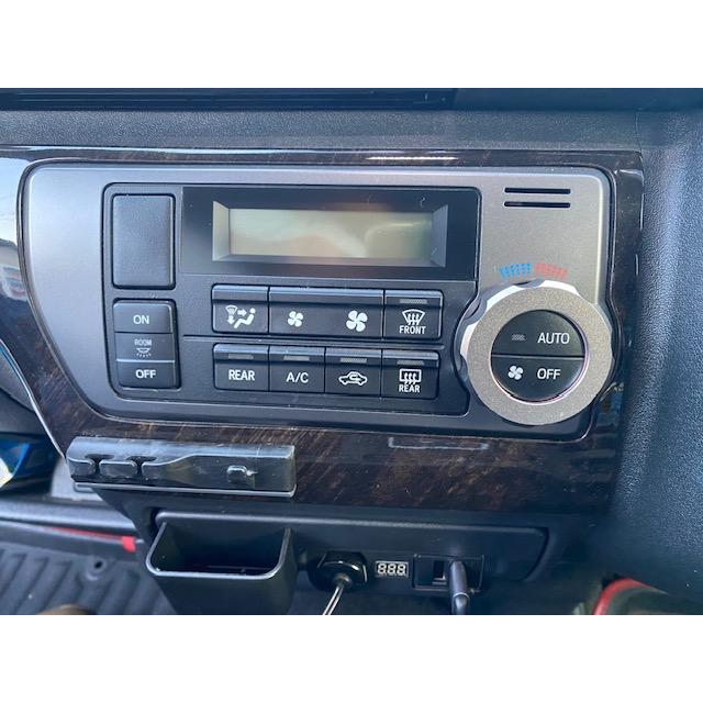 200系ハイエース エアコンダイヤルカバー オートエアコン4