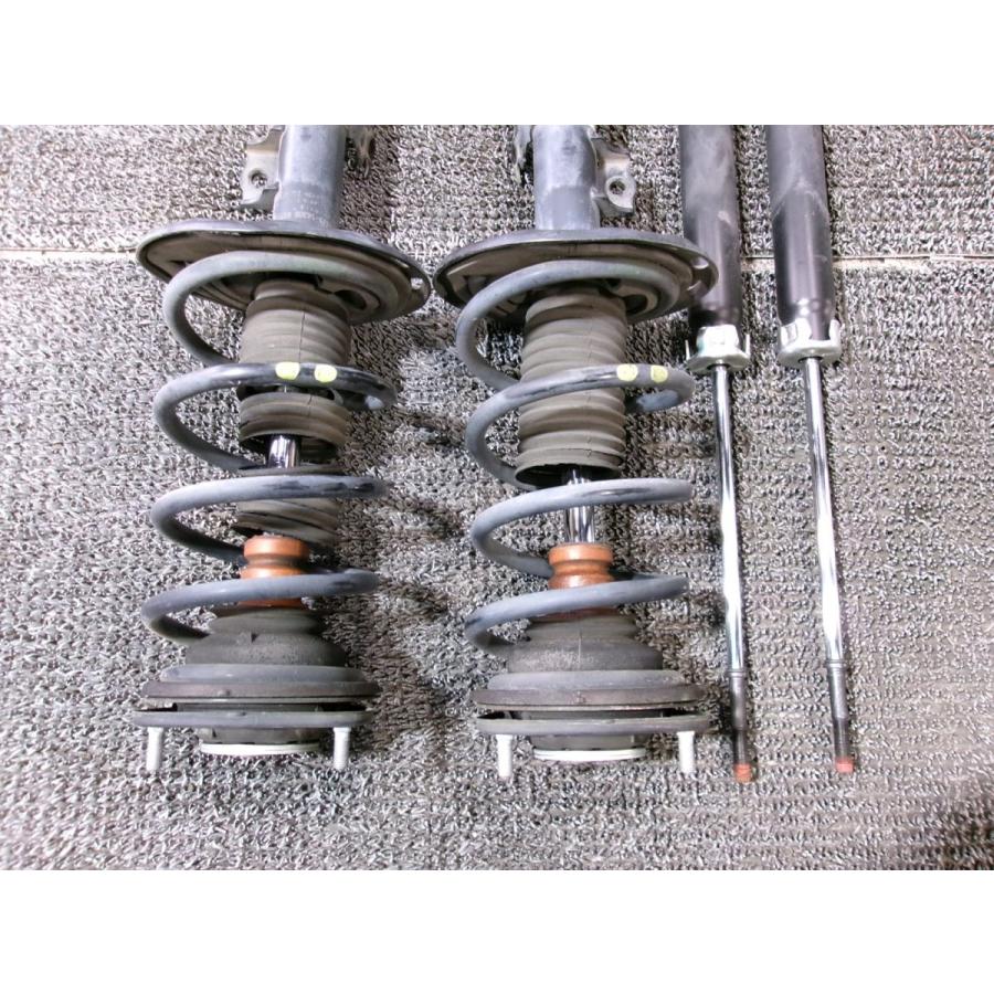 ZRR80 純正サス トヨタ(純正) ZRR80用純正サスペンション のパーツレビュー