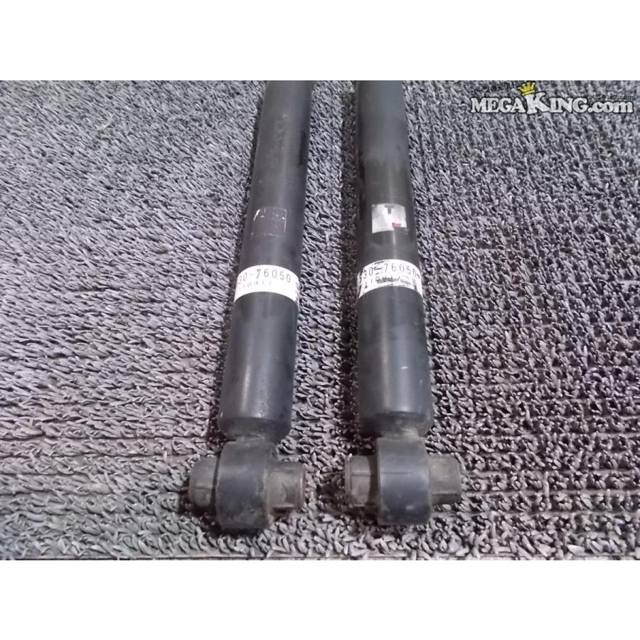 レクサス ZWA10 CT 純正 SHOWA リア リヤ ショックアブソーバー 2本
