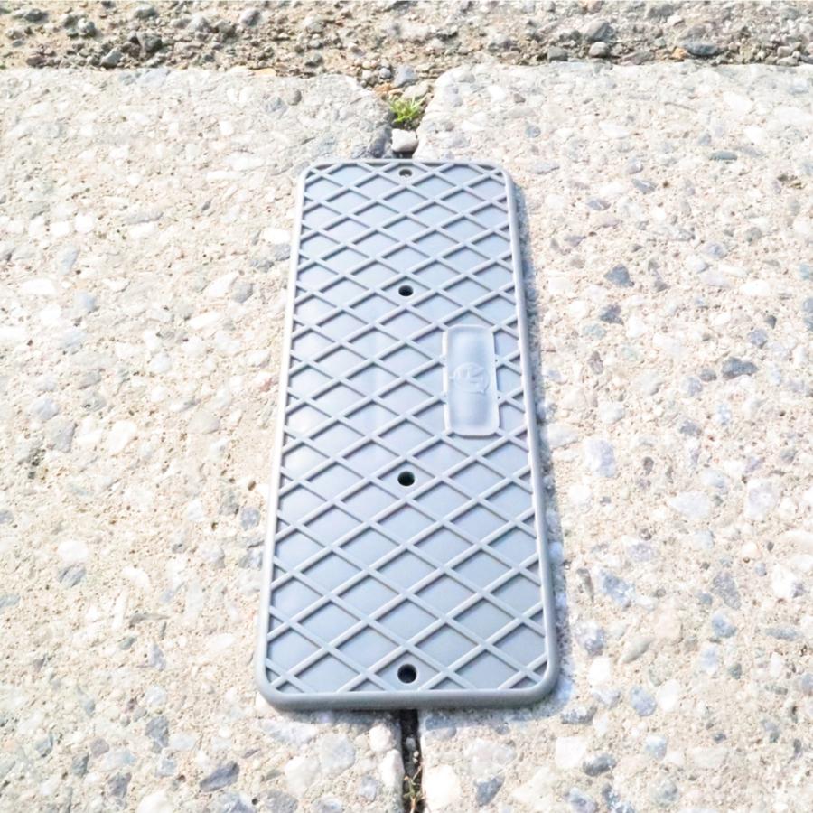 側溝ダートカバー 50枚入 30ｍｍ〜50ｍｍ穴対応 溝蓋キャップ 溝フタカバー 溝蓋 側溝蓋 送料無料 |  | 06