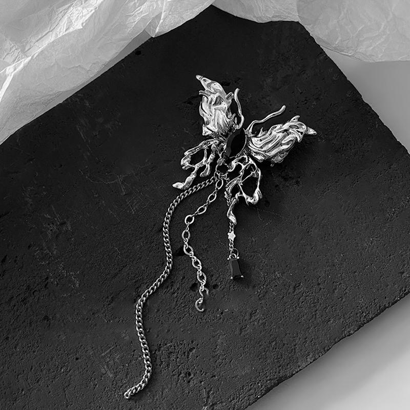 ブローチ シルバー 蝶々 蝶 アクセサリー チェーン ストーン