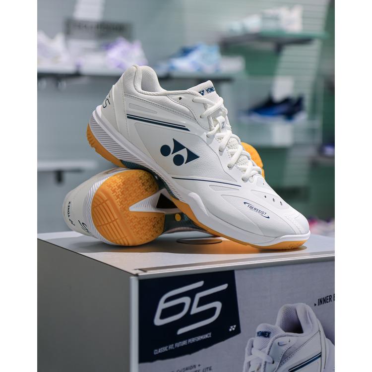 27.0㎝　65Z4ワイド　新品未使用　YONEX　バドミントン　シューズ YONEX バドミントンシューズ パワークッション65Z4 ワイド 27.5