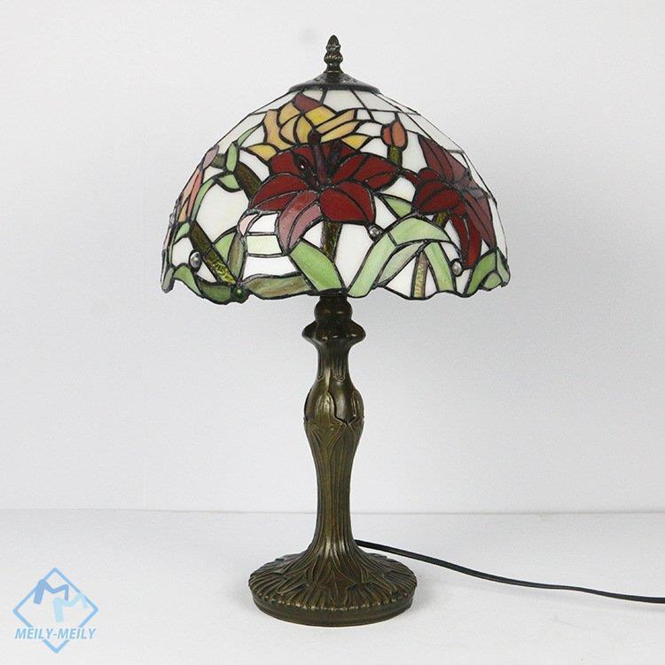 安いそれに目立つ 書斎 ステンドグラス 綺麗な卓上照明 テーブルランプ 卓上ランプ 卓上ランプ レトロ テーブルランプ ステンドグラス 北欧 寝室 アンティーク Led対応 間接照明 おしゃれ レトロ 豪華 花柄 ガラス工芸 卓上ライト