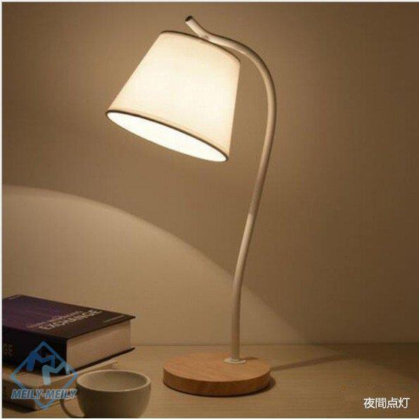 素敵な ベッドサイドランプ デスク照明 北欧 デスクライト 電気スタンド 卓上照明 インテリア 読書灯 Table Lamp スタンドライト 書斎 寝室 目に優しい テーブルライト カラー 黒色 Folliq4 Com