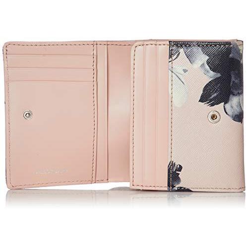 [ジルスチュアート] 折財布 【グロスペタル】 オリジナル花柄プリント 牛革エナメル 型押し かぶせ二つ折り財布 内ファスナー小銭入付 オリジナルチャ あり 中仕切り付き