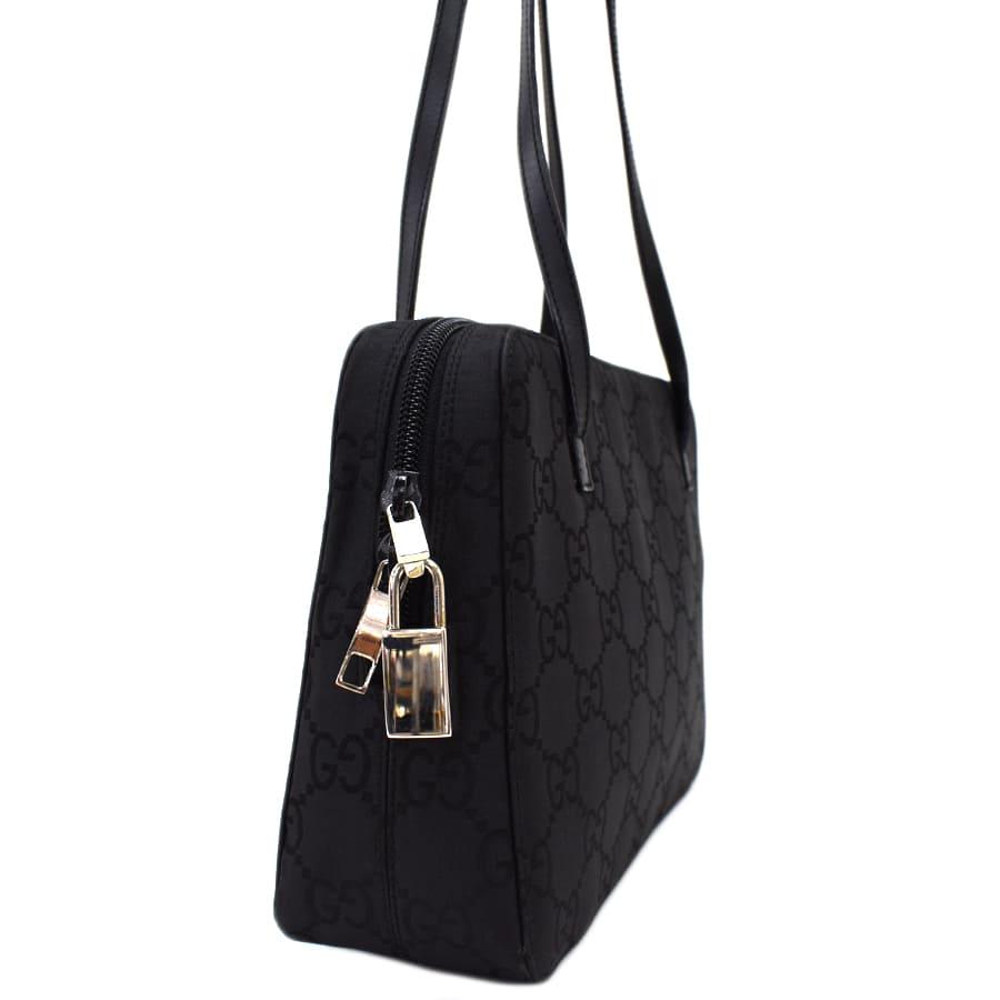 GUCCI（グッチ） 新品同様 GGナイロン ショルダーバッグ 001・3074
