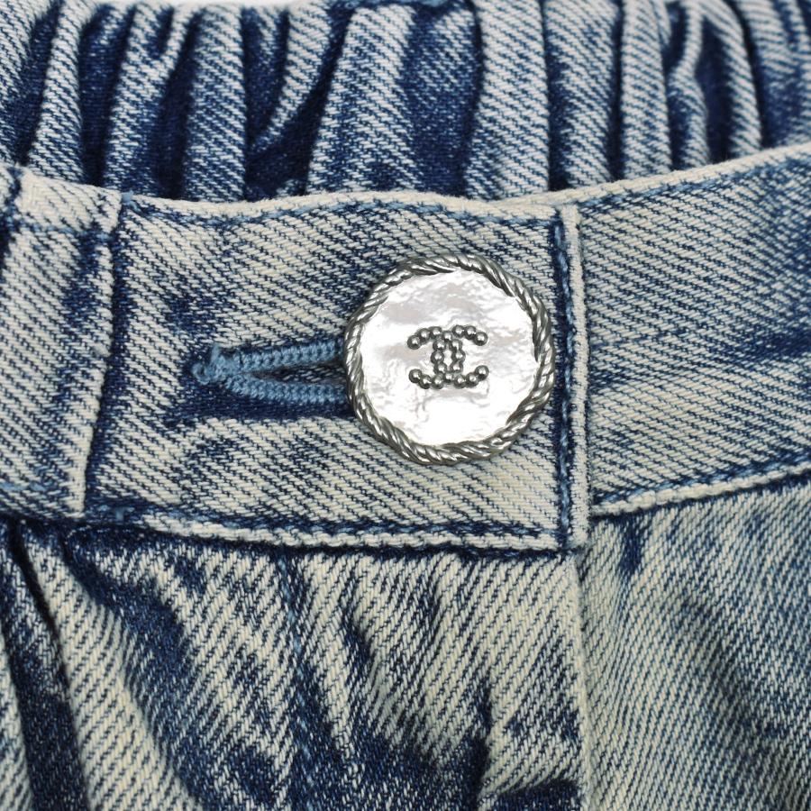 CHANEL（シャネル） フリル デニム ジーンズ ライトブルー ココボタン