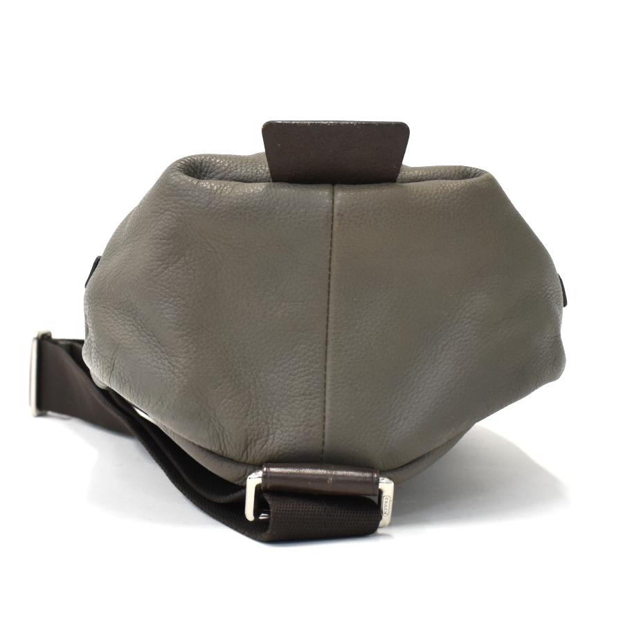 専用　極美品★　COACH 70360　トンプソン レザー ボディバッグ COACH（コーチ） ボディバッグ トンプソン 70360 レザー カーキ×ダーク