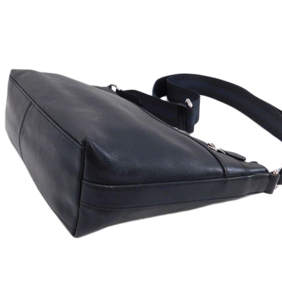 COACH（コーチ） 新品同様 レザー クロスボディ ショルダーバッグ