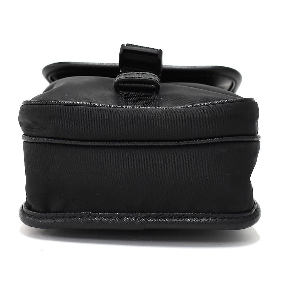 プラダ ショルダーバッグ クロスボディ ミニポーチ付き 三角プレート  