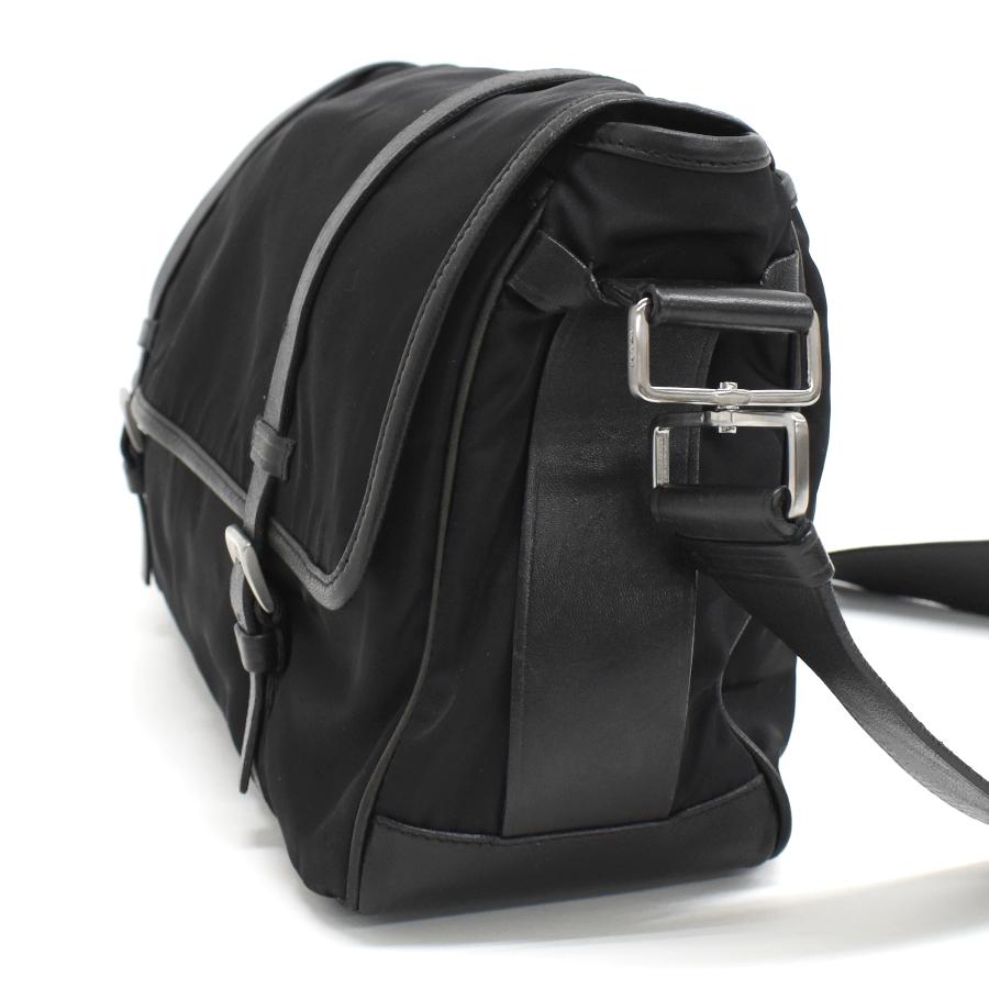 PRADA プラダ ショルダーバッグ トライアングルロゴ ショルダーバッグ - ブラック ナイロン レザー ユニセックス マチ無し 三角ロゴマーク シルバー金具【本物保証】 PRADA（プラダ） バッグ メンズ トライアングル ロゴ Re-Nylon