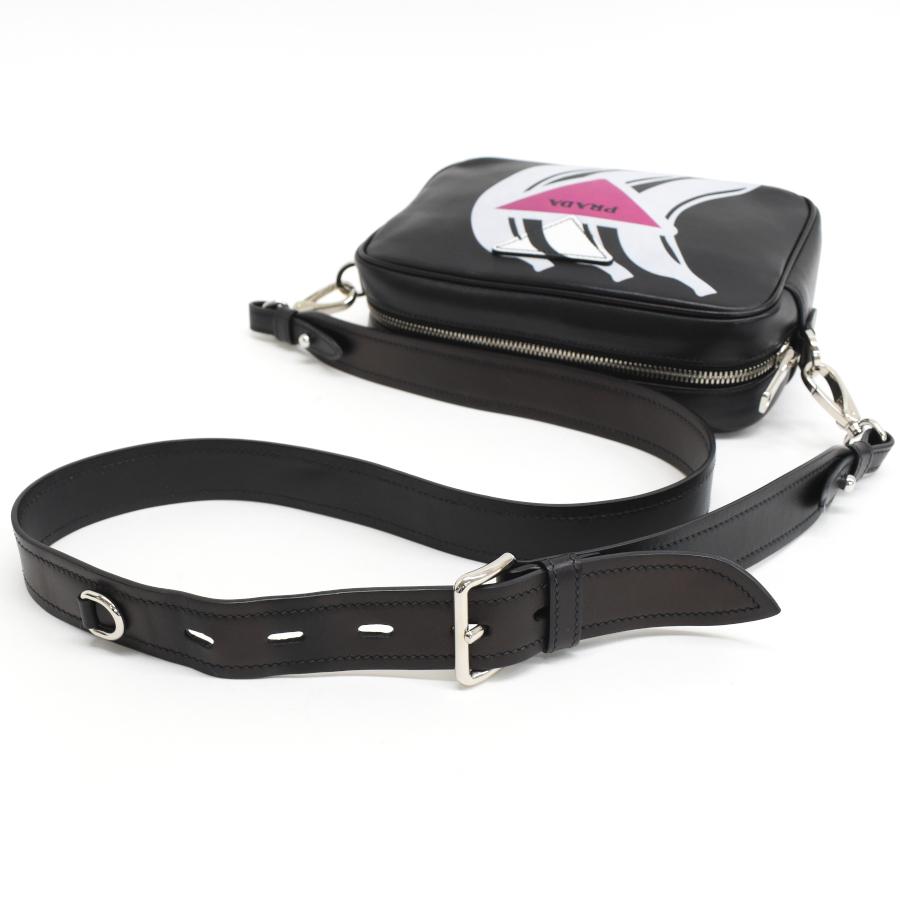 PRADA（プラダ） ショルダーバッグ カメラバッグ レザー ブラック
