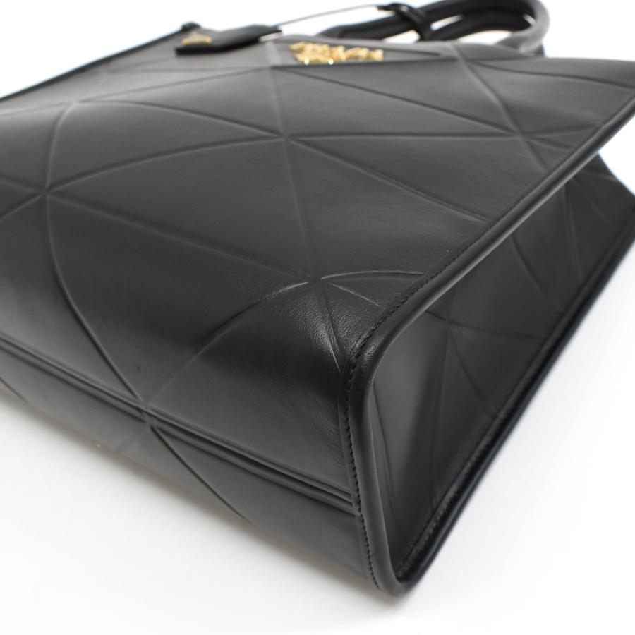 PRADA（プラダ） 新品同様 シンボル トップステッチ レザー ミディアム