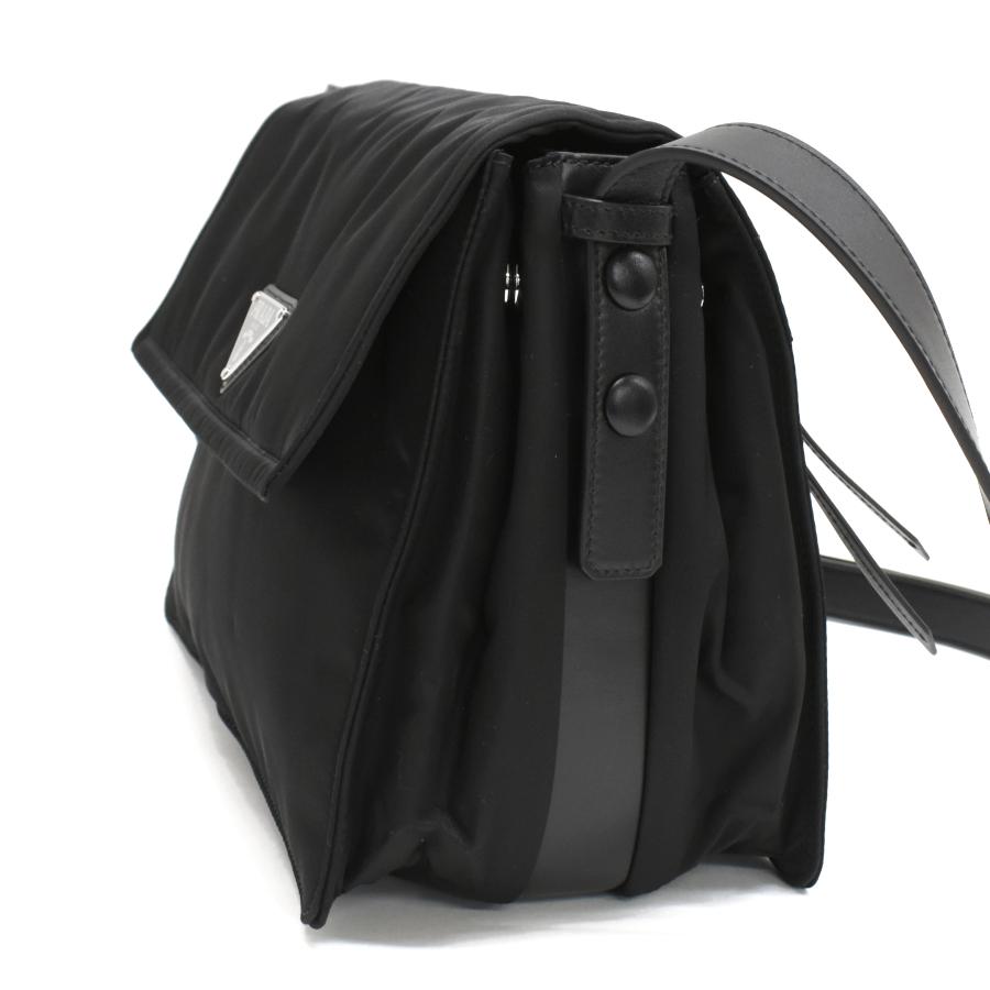 PRADA（プラダ） 新品同様 ミディアム パデッド Re-Nylon ショルダー