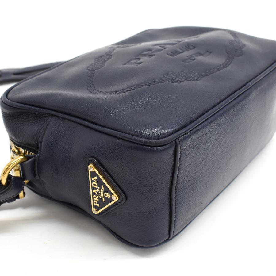 プラダ クロスボディ ショルダーバッグ カメラバッグ エングレイブドロゴ レザー ネイビー ゴールド金具 PRADA_5