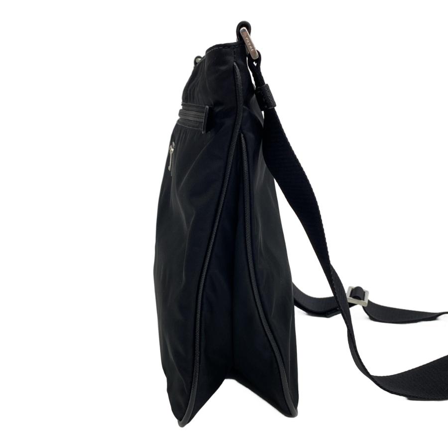 プラダ　ショルダーバッグ　ボディ　黒　現行類似ロゴ　三角　レザー　ナイロン PRADA（プラダ） Re-Nylon クロスボディ ショルダーバッグ 2VH563