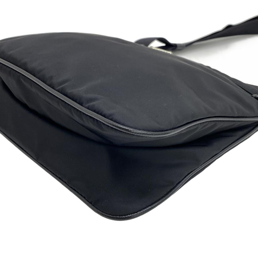 PRADA（プラダ） Re-Nylon クロスボディ ショルダーバッグ 2VH563