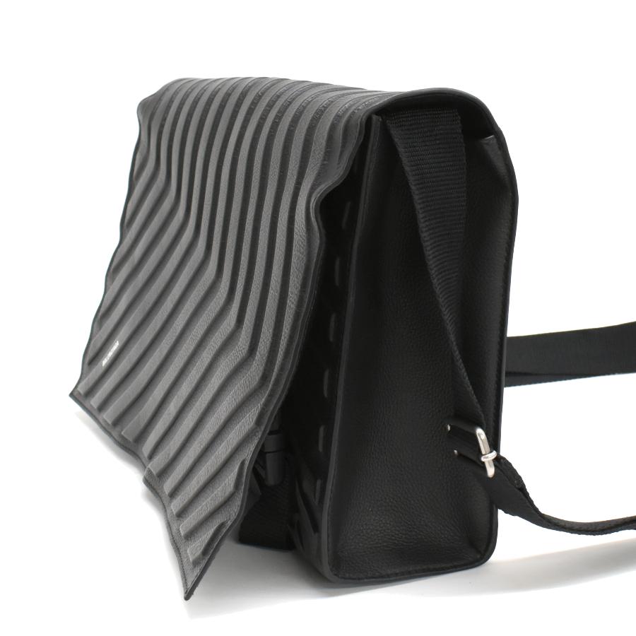 BALENCIAGA（バレンシアガ） カー フラップ ショルダーバッグ