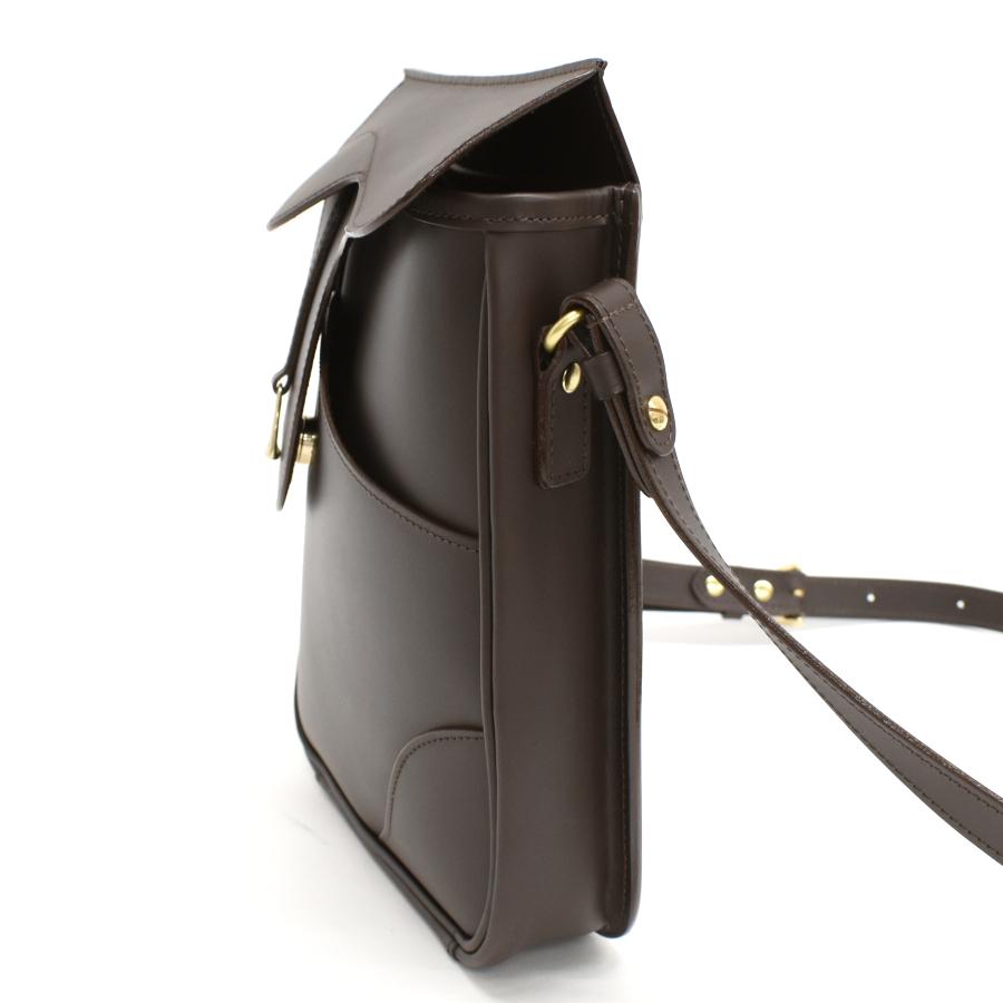 新品同様 鞄いたがき 鞍 縦型ショルダーバッグ E925 レザー ダーク