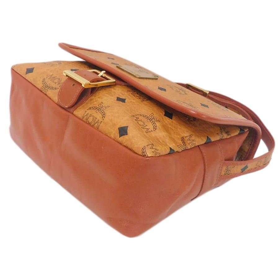 MCM ブラウンレザーショルダーバッグ MCM（エムシーエム） 新品同様 ショルダーバッグ ブラウン系 レザー