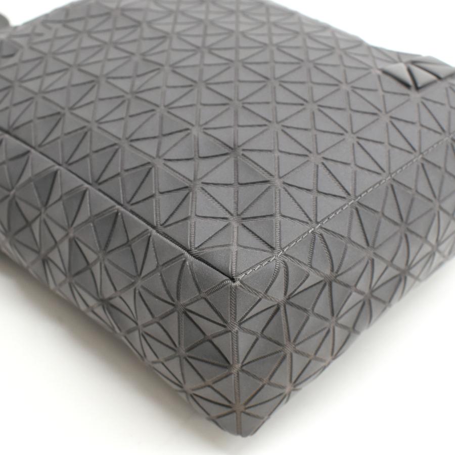 BAO BAO ISSEY MIYAKE VOYAGER ショルダーバッグ VOYAGER – ISSEY MIYAKE ONLINE STORE
