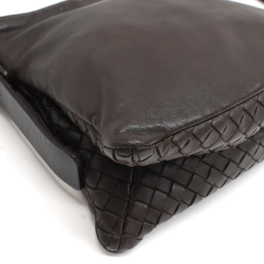 BOTTEGA VENETA（ボッテガ・ヴェネタ） クロスボディ ショルダーバッグ