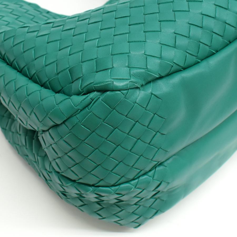 BOTTEGA VENETA（ボッテガ・ヴェネタ） 新品同様 ミディアム