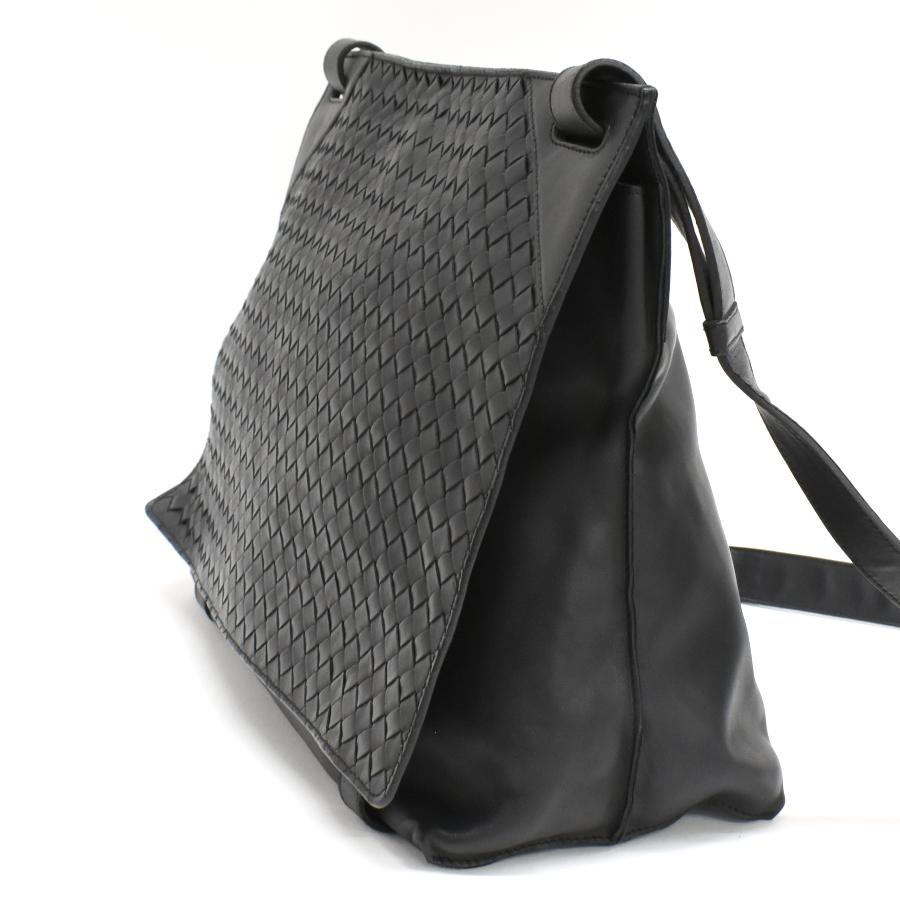 【美品】ボッテガヴェネタ イントレチャート メッセンジャーバッグ ブラック BOTTEGA VENETA ボッテガヴェネタ メッセンジャーバッグ イントレ