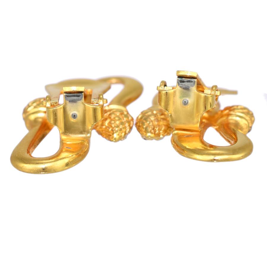 美品】FENDI ピアス ゴールド アンティーク調 - アクセサリー 美品】FENDI ピアス ゴールド アンティーク調 - アクセサリー
