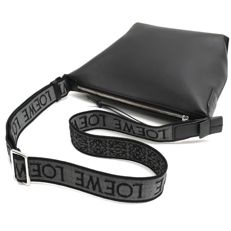 LOEWE(ロエベ) ショルダーバッグ キュービィ クロスボディバッグ スモール カーキ レザー キュービィ クロスボディバッグ スモール（サプルグレインカーフ