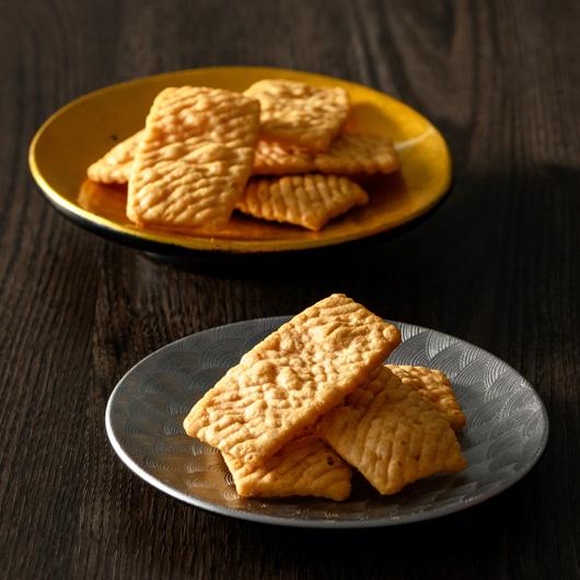 翌日発送可 ギフト お菓子 カルビー かっぱえびせん匠海２種詰合せ 40枚 内祝 お祝い 出産 結婚 誕生日 御礼 93057-03 | カルビー | 03