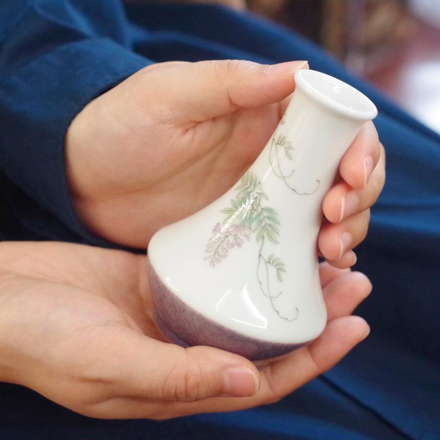 花生、線香立、ロウソク立の3具足がセットになった藤の花絵付けの３点セット 深川製磁製　三具足『柴藤』仏具３点セット |  | 07