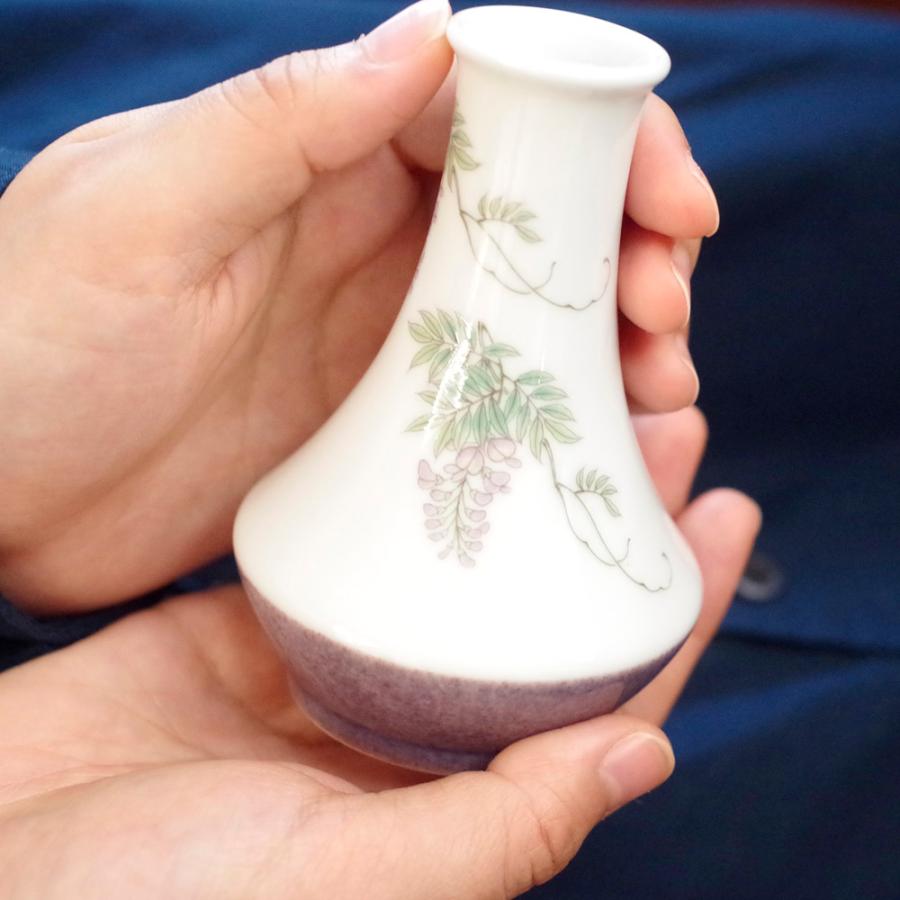 花生、線香立、ロウソク立の3具足がセットになった藤の花絵付けの３点セット 深川製磁製　三具足『柴藤』仏具３点セット |  | 14