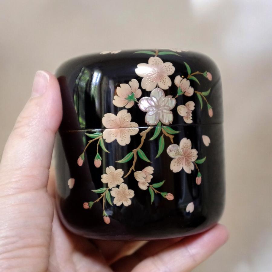 【ミニ骨壷】【手元供養】桜木大容量の本漆骨壷 「蒔絵ゆとりシリーズ」　黒漆　さくら |  | 06