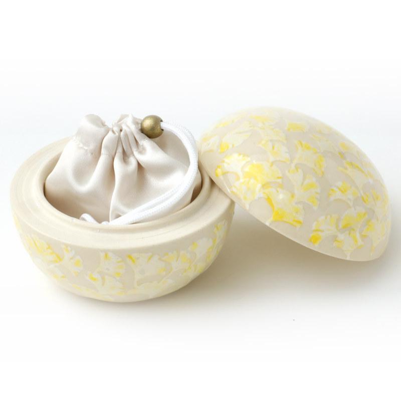 信楽焼の手元供養用 ミニ骨壷　おもかげシリーズ　銀杏(いちょう）　納骨袋付 |  | 02