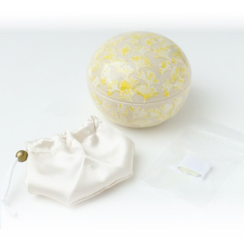 信楽焼の手元供養用 ミニ骨壷　おもかげシリーズ　銀杏(いちょう）　納骨袋付 |  | 03