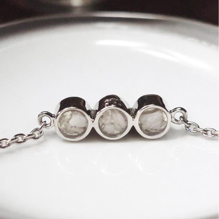 【MB02/K10WG】 樹脂封入の完全防水メモリアルジュエリー　遺骨ブレスレットMB02  １0金ホワイトゴールド×3石の宝石 |  | 04