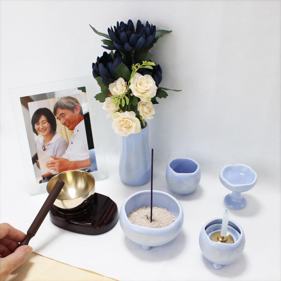 仏具セット 11点セット 銀彩 写真立てつき 花器 香炉 湯呑 香炉灰 供物