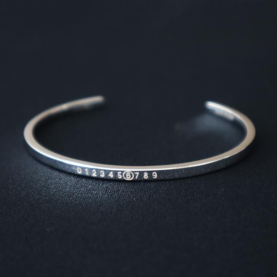 MM6 Maison Margiela ミニマルシグネチャーカフブレスレット MM6 【並行輸入品】MM6 カフブレスレット Numeric ミニマル