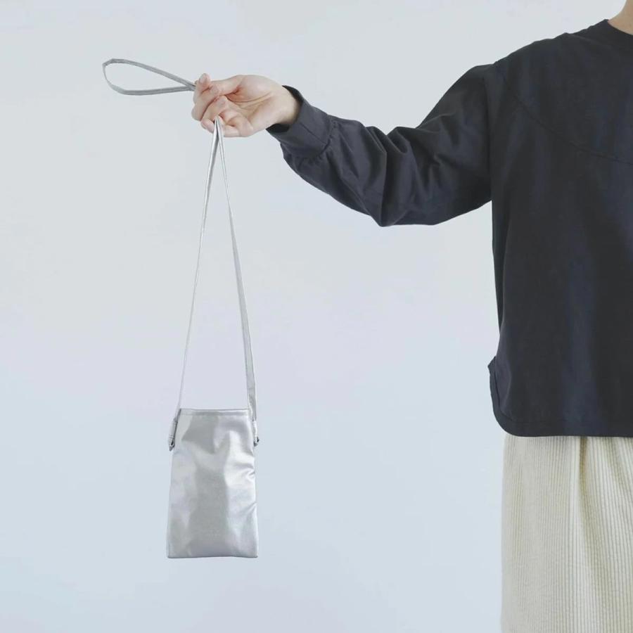 CLASKA Gallery & Shop ”DO” BANKシルバー モバイルポシェット