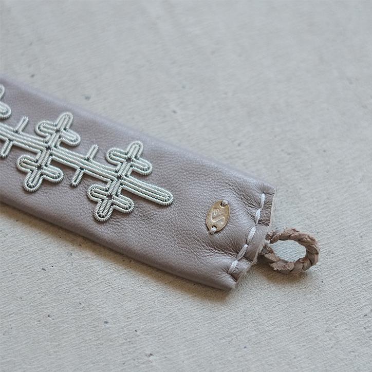 saami crafts（サーミクラフト） ホーンボタン 太レザー ブレスレット