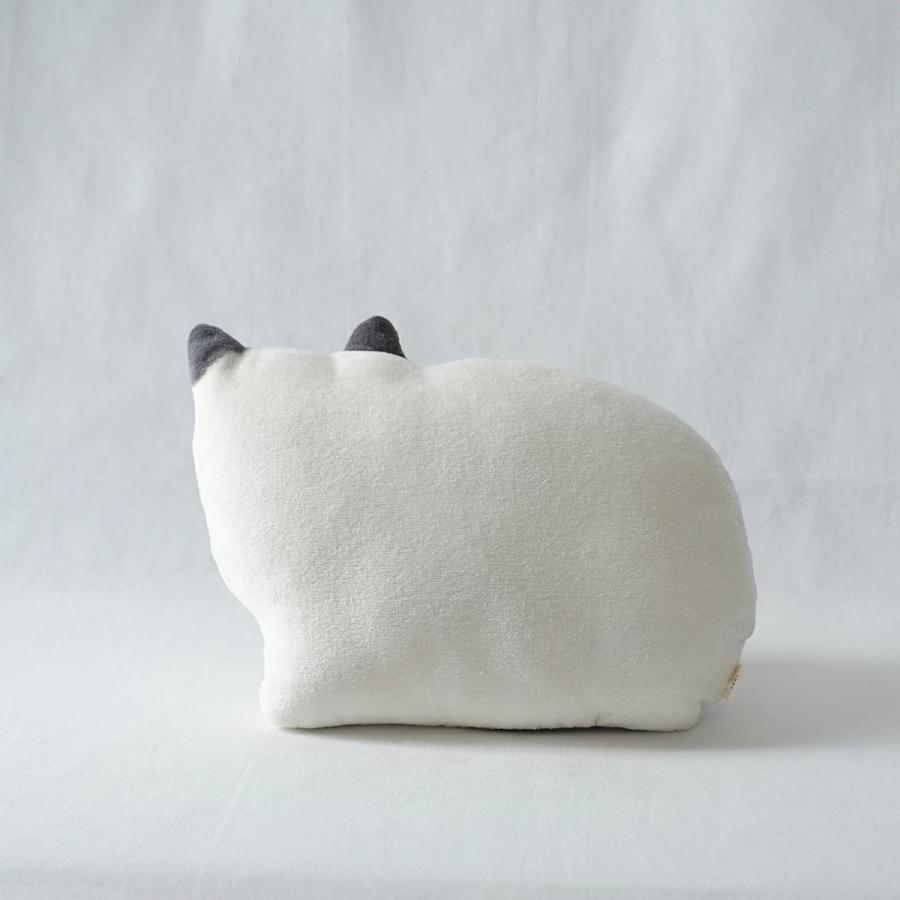 tomotake トモタケ ネコのクッション ポインテッド 泥染め 手刺繍 猫