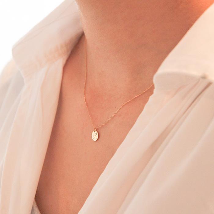 ネックレス レディース 18金 イニシャル 刻印 ペンダント K18 18K ゴールド PG WG アルファベット 華奢 シンプル 女性 おしゃれ シンプル コイン 重ね着けの画像