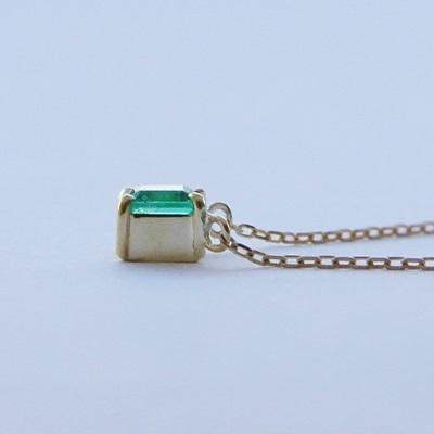 ネックレス レディース エメラルド ペンダント K18 ゴールド 0.180ct  