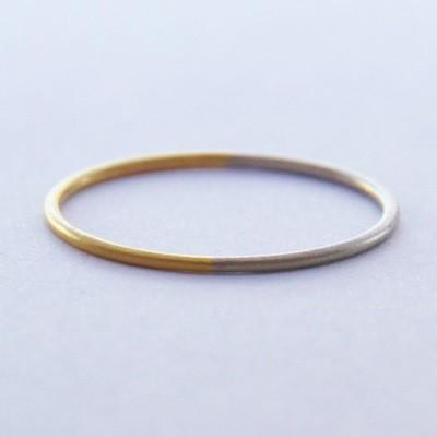 指輪 リング バイカラー レディース K18 Pt900 コンビ 艶消し 0.9mm幅 18K 18金 ゴールド プラチナ シンプル 華奢 細 極細 重ね着け 女性 おしゃれ ギフトの画像
